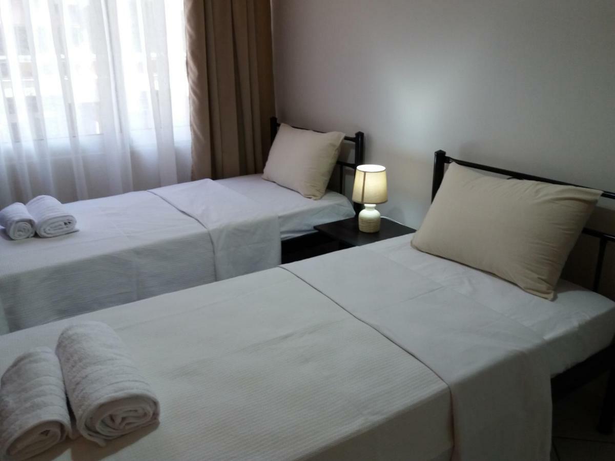 Christine'S Downtown Suites كافالا المظهر الخارجي الصورة
