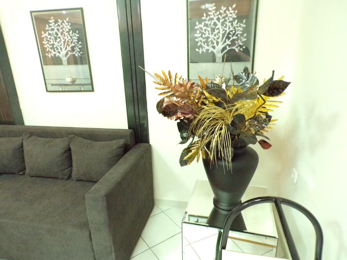 Christine'S Downtown Suites كافالا المظهر الخارجي الصورة