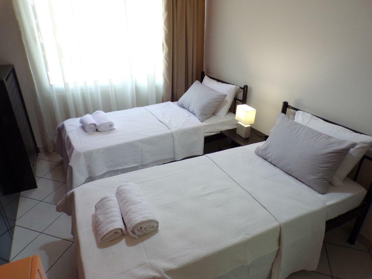 Christine'S Downtown Suites كافالا المظهر الخارجي الصورة