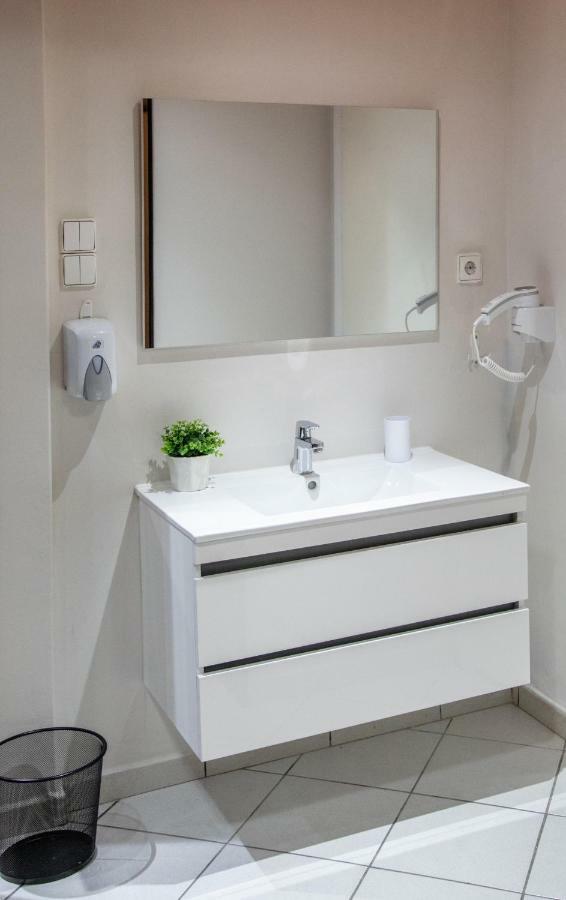 Christine'S Downtown Suites كافالا المظهر الخارجي الصورة