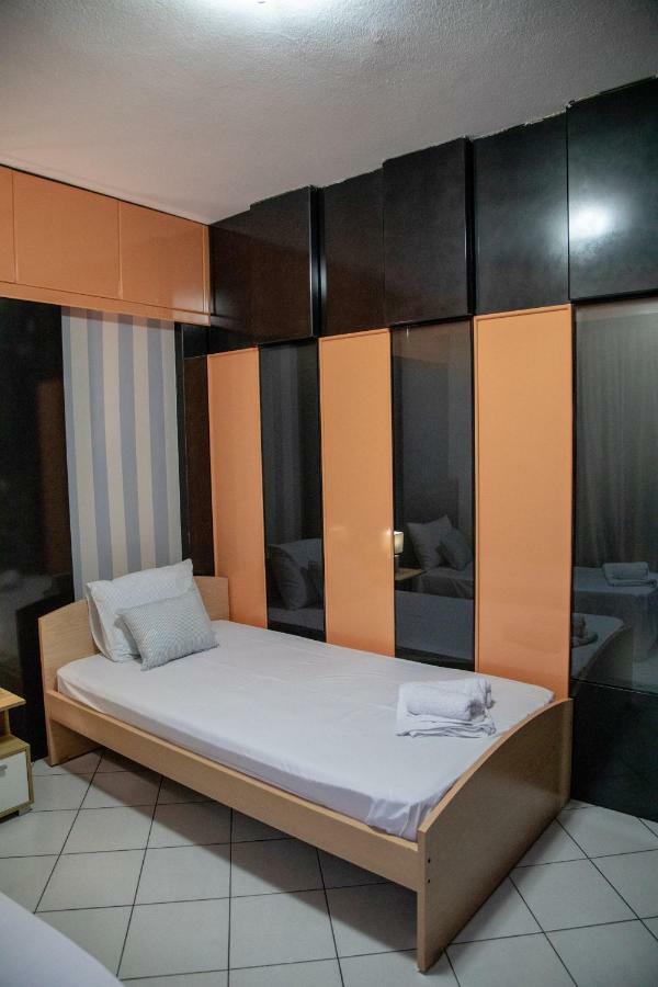 Christine'S Downtown Suites كافالا المظهر الخارجي الصورة