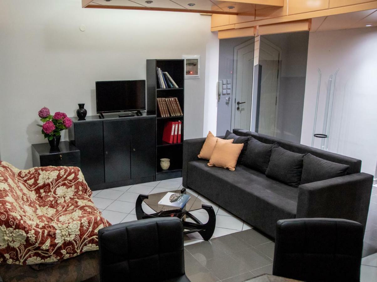 Christine'S Downtown Suites كافالا المظهر الخارجي الصورة