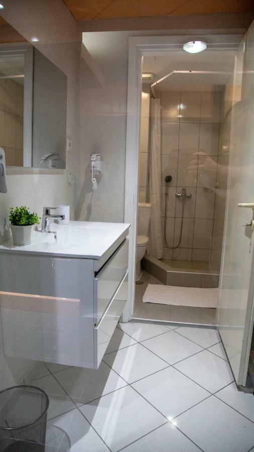 Christine'S Downtown Suites كافالا المظهر الخارجي الصورة